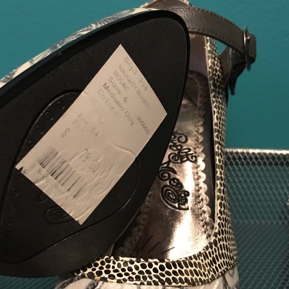 Shoes - Picture 4 of 5